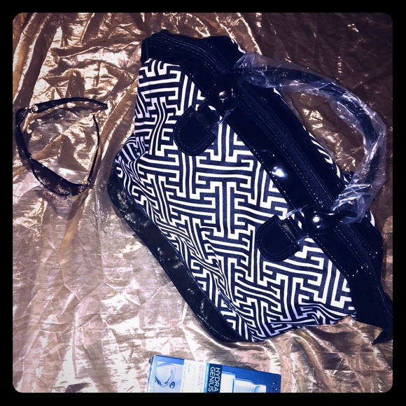 Caboodles Handbags - ❤️NWOT❤️ Caboodles XL Makeup Case